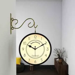 Multicoloured & null Textured Wall Clock